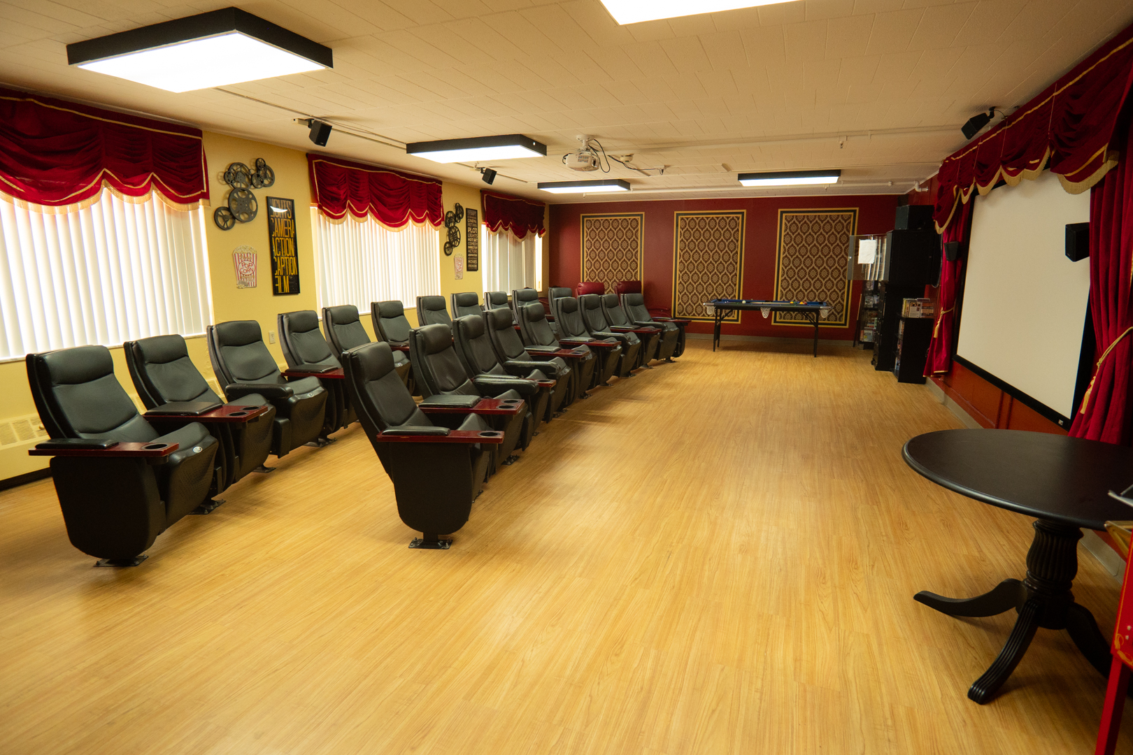 cedar-woods-assisted-living-theater-room-senior-activities-belleville-mi